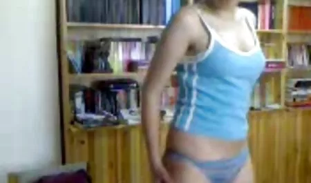 Alochka strappo della vagina con un dildo video porno con animali gratuiti