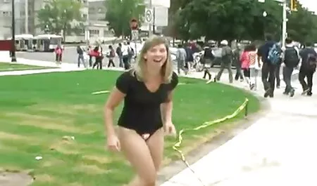 Ragazza film gratis casalinghe mascherato accarezzandolo delicatamente