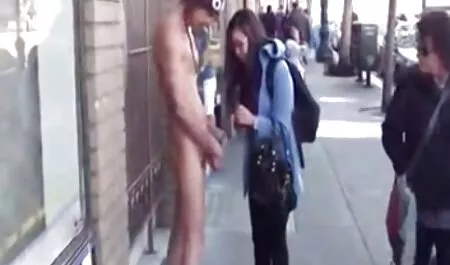 La bruna che è a film gratis con trans disagio cavalcando il grasso di pollo e gemendo