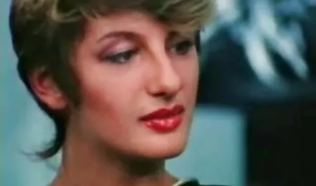 Il direttore della banca che scopa la sua segretaria donna nuda video gratis sul tavolo