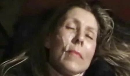 Tali cani dolci che fanno l'amore nell'arazzo nel corridoio video gratis uomini nudi