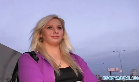 Chi dovrebbe ottenere la bruna procace caldo questo con belle tette video gratis un corsetto nero prendere in giro e mutandine sono deliziosi