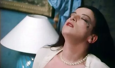 Mamma vecchio e grasso porno gratis con cani per giocare con una banana