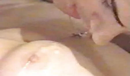 La bruna posato scopate hard gratis sul tavolo da biliardo e scopare