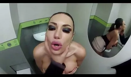 Donna film porno gratis italiani gratis matura fa pipì in piscina e fare sesso con la pulizia