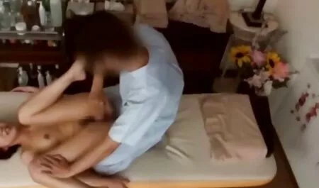 Un giovane video x adulti gratis ragazzo scopare una madre con grandi seni