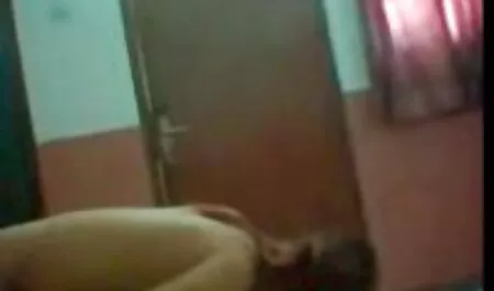 Studenti skinny stand nudo incesti italiani video gratis vicino alla gabbia