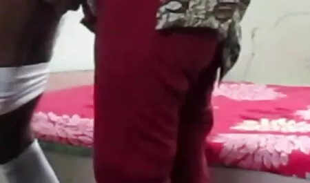 Bruna sexy con tutta porno gratuito con animali la sua gloria