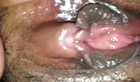 La bionda si lascia accarezzare con tutte le parti video casalinghi italiani gratis del corpo