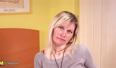 Annoiato ragazza video porno gratis senza registrazione in posa in webcam