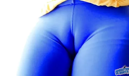 Alena si masturba con un trova porno italiano gratis vibratore di spessore nel divano