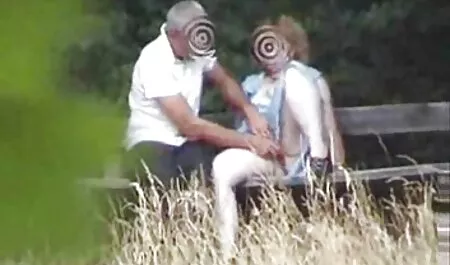 Tedesco video gratis di pompinare scopata sul cortile Brune ricci
