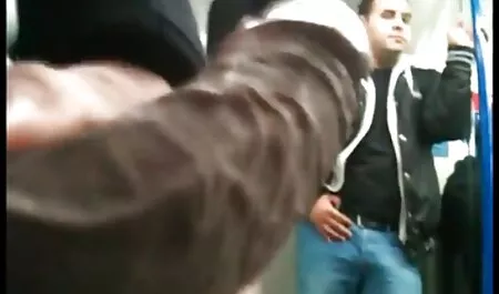 Sexy video gay porno gratuito bionda masturbandosi un cazzo con una maniglia