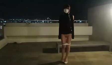 Puttana matura accarezzando la figa e il buco del culo video porno di donne mature gratis