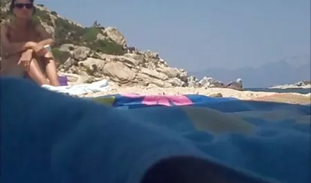 La bruna ha video di zoofilia gratis messo su una webcam e ha iniziato accarezzando se stesso