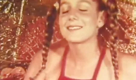 Una giovane ragazza, con la resa spericolata se stesso al primo venuto. L'uomo la scopò con grande, ma la sensazione di sperma il calore della fontana d'acqua nella sua vagina, la ragazza era video porno gratis s molto spaventata, ma era troppo tardi.