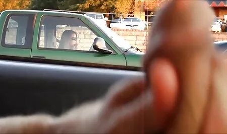 Quando fa molto caldo e la ragazza, leggendo un libro, ha deciso di aprire un abbigliamento. Affacciato sul che si è rivelato molto sexy in modo che l'uomo, che inavvertitamente prestare attenzione al suo vicino di videopornogratuiti casa, non ha potuto resistere e lo seduce