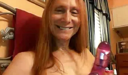 Sul bordo del lago, un giovane uomo avvitamento una video orge italiane gratis donna cagna maturo