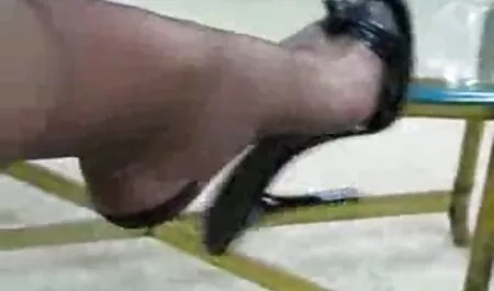 La ragazza festeggia il suo compleanno, ha invitato il suo amante e alla fine della festa video gay maturi gratis lo gettò sul divano e fare sesso con lui.