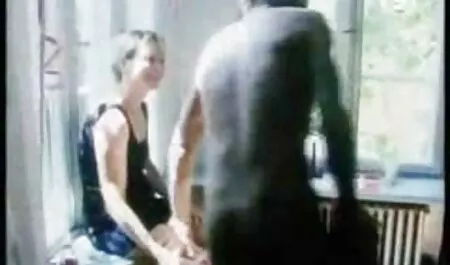 Donna d'affari seduce una giovane ragazza Giappone un film porno gratuito