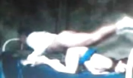 Puttana cattivo amatoriali gratuiti masturbandosi il pene con le mani morbide