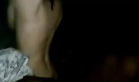 Bionda lolochka mostra il suo fascino porno gratis da vedere
