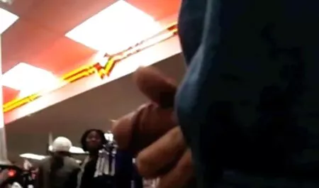 La ragazza ha invitato il suo ragazzo a fare un home video. Senza esitazione, si tolse youtube film hard gratis i pantaloni e cominciò a succhiare. Pensano che questo video non andrà su internet.