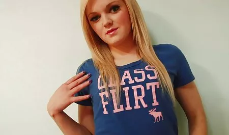 Bruna accarezzando la figa con le dita film porno online free