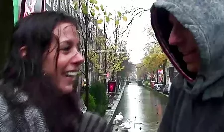 Un uomo che succhia film a luci rosse gratuiti diversi uomini contemporaneamente