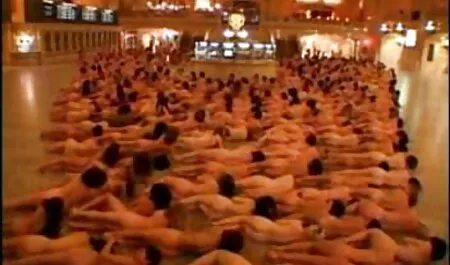 Due tedeschi e una cagna giovane dopo aver bevuto una bottiglia di cognac hanno deciso di organizzare un video hot gratuito sesso caldo