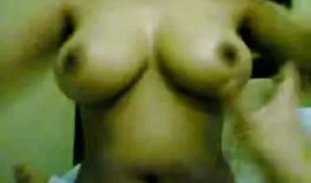 Dopo essersi accarezzata con le dita, la ragazza del Giappone che entra nella gomma spessa del pene nella sua vagina video porno gratis da vedere e inizia a farsi fottere
