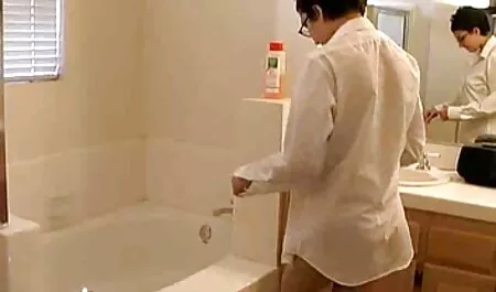 Cagna bella non solo succhiare il hard film gratuiti pene, ma anche le dita